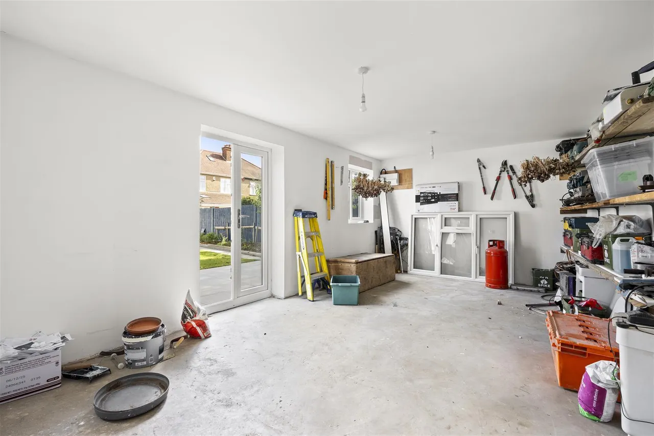 Manston Avenue, Norwood Green, photo 19