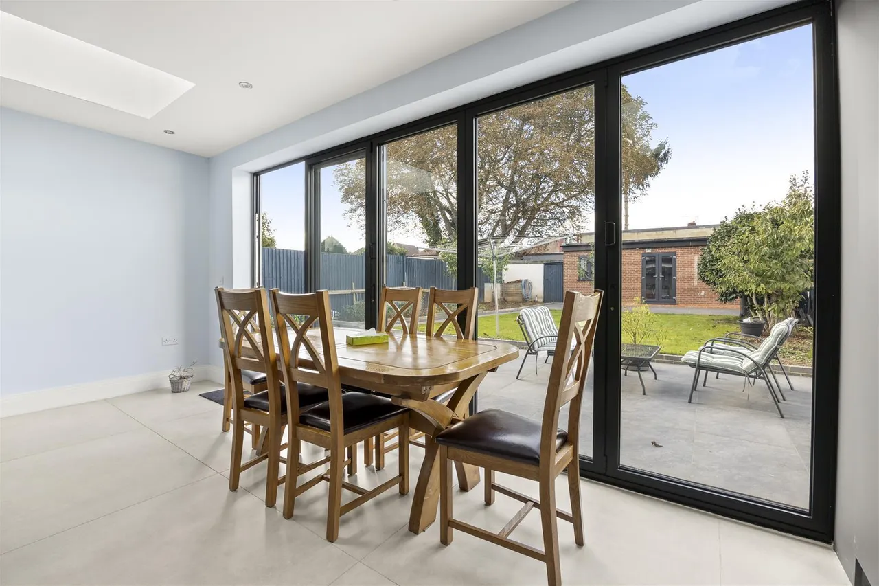 Manston Avenue, Norwood Green, photo 5