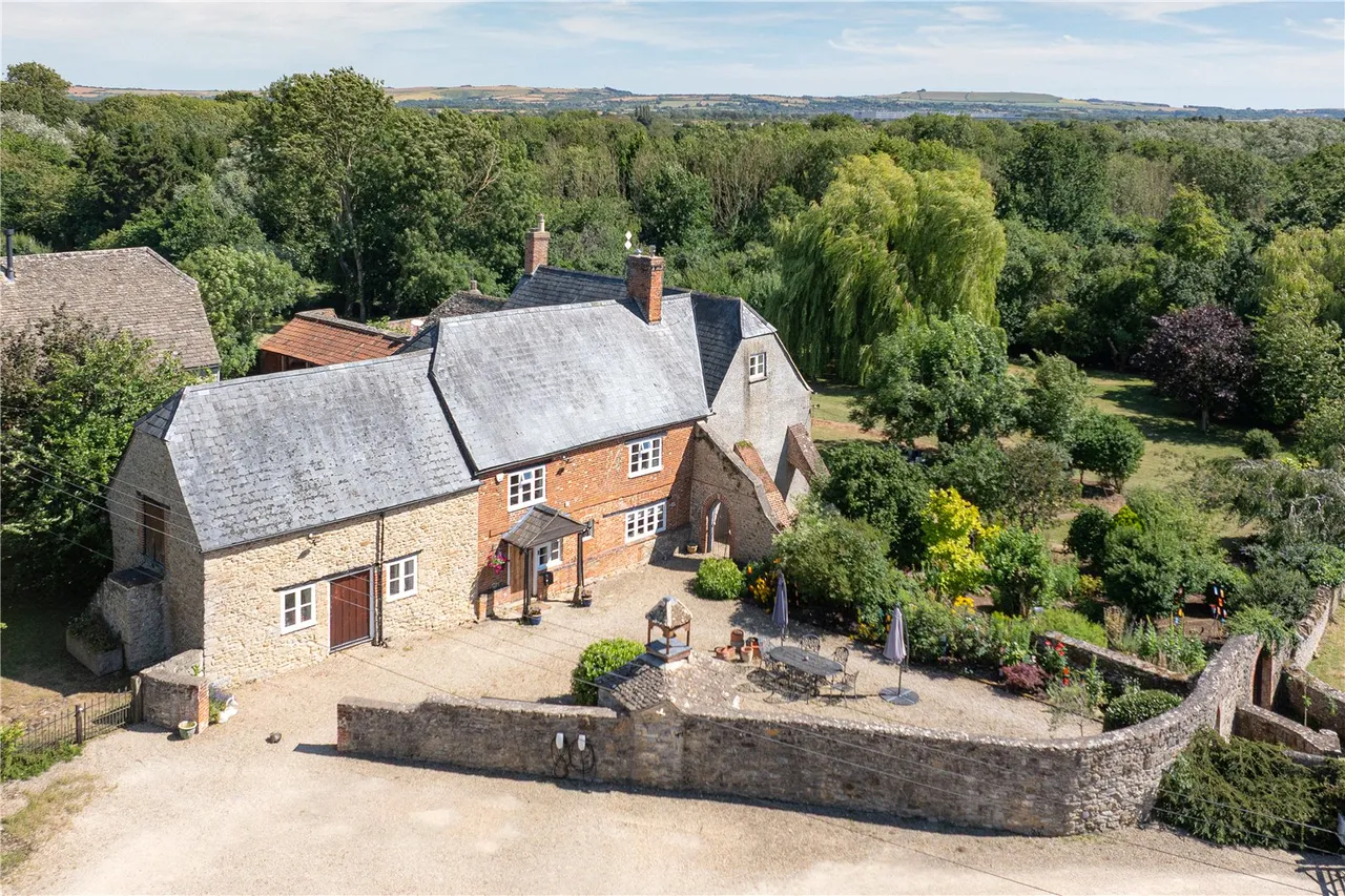 7 bed house for sale, Highworth Road, South Marston, SN3
