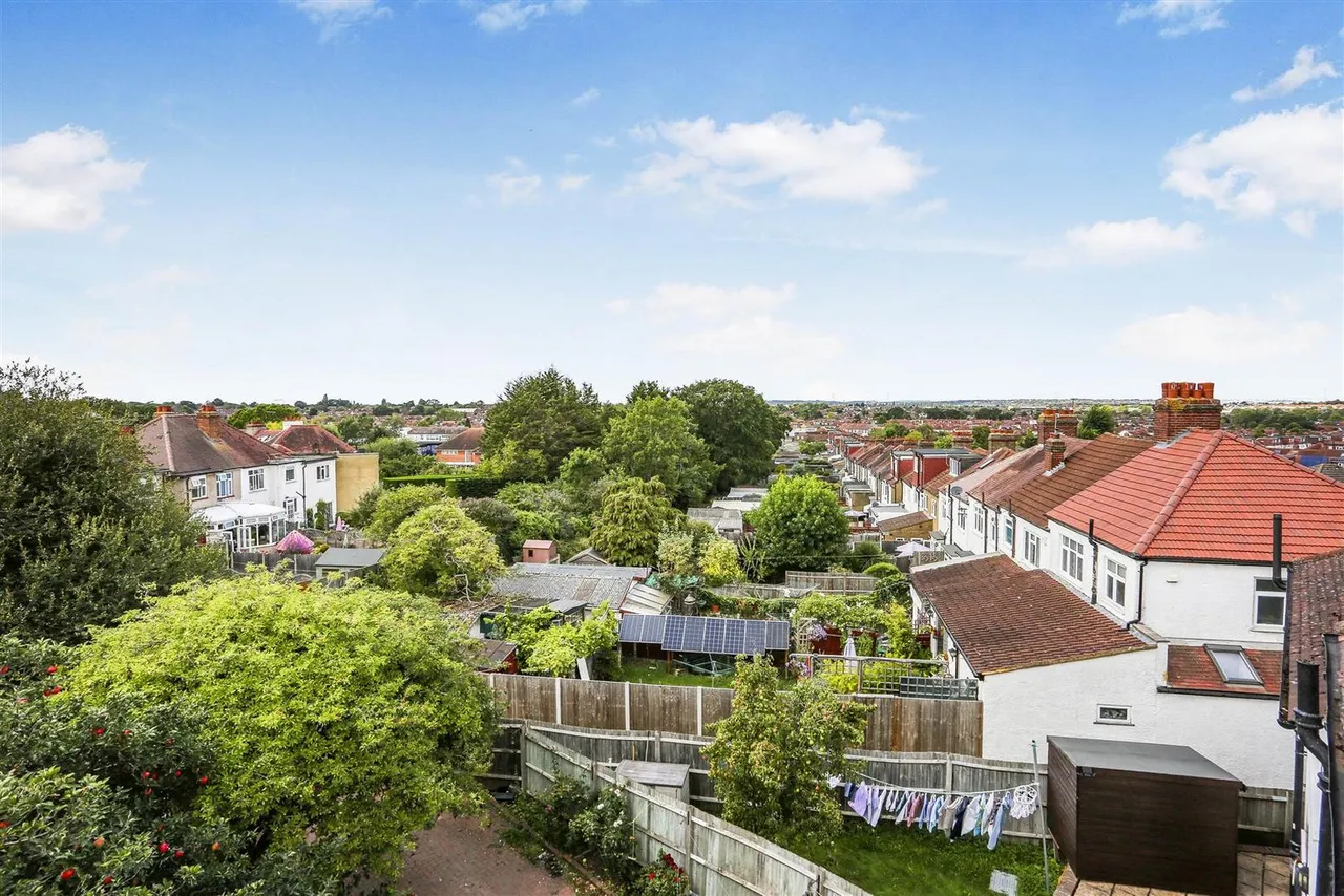 St. Dunstans Hill, Cheam, SM1 2TX, photo 12