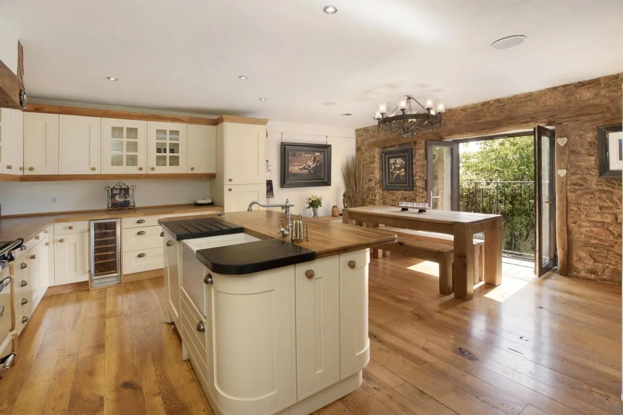 Bulleigh Barton Court, Ipplepen, TQ12, photo 3