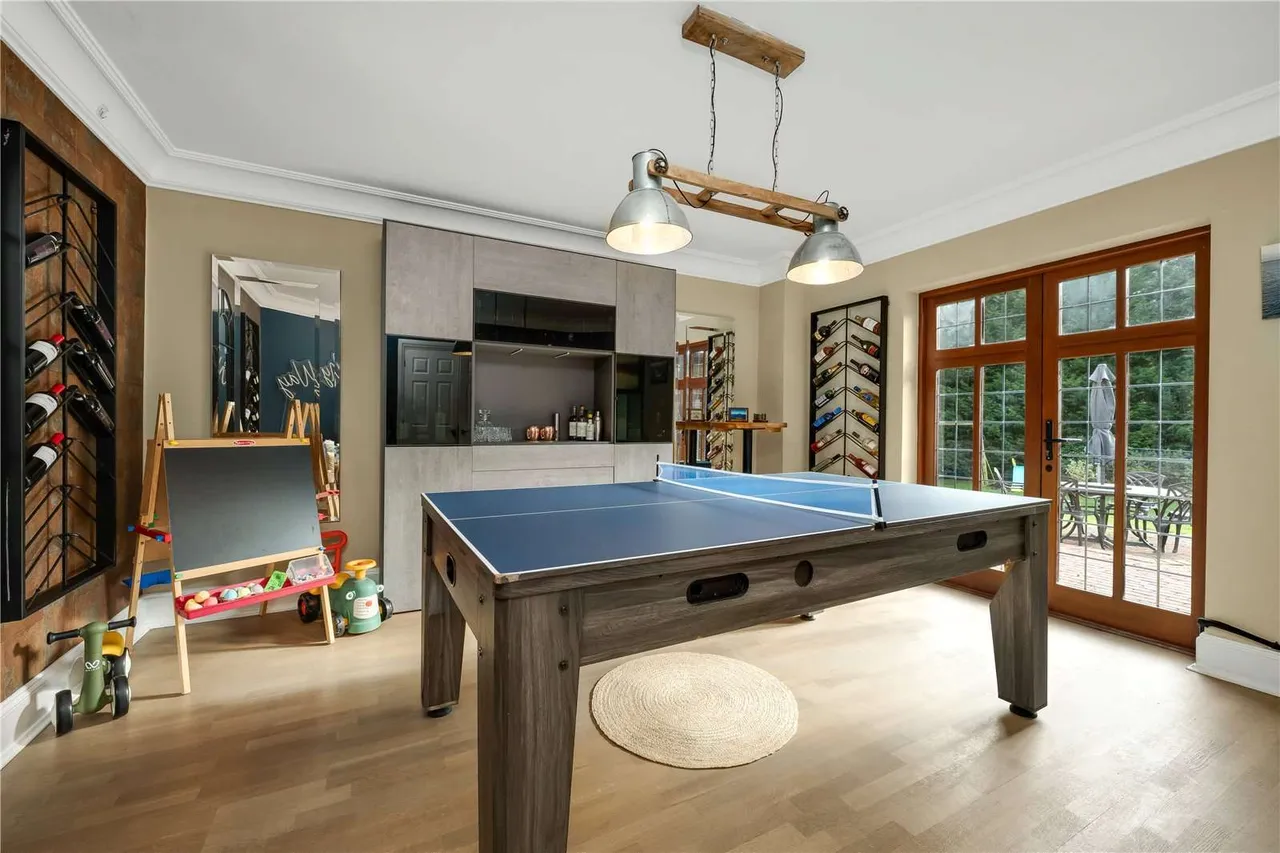 Torland Drive, Oxshott, Leatherhead, Surrey, KT22 0SA, photo 7