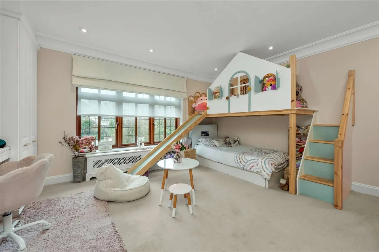 Torland Drive, Oxshott, Leatherhead, Surrey, KT22 0SA, photo 12