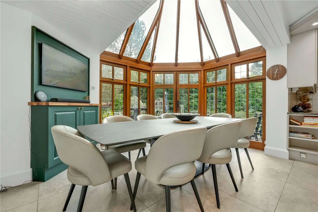 Torland Drive, Oxshott, Leatherhead, Surrey, KT22 0SA, photo 6