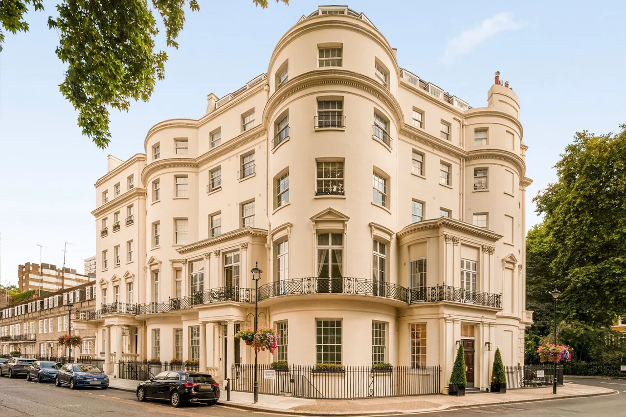 Gloucester Square, W2, photo 2