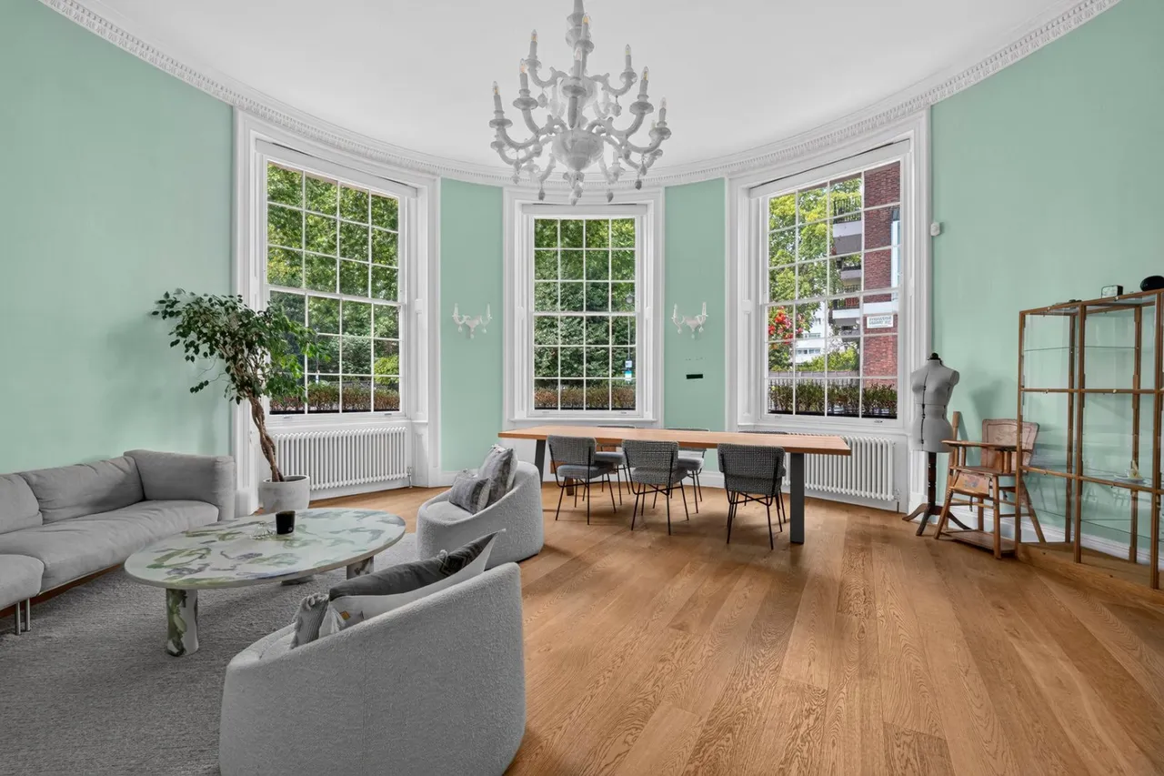 3 bed flat to rent, Gloucester Square, W2