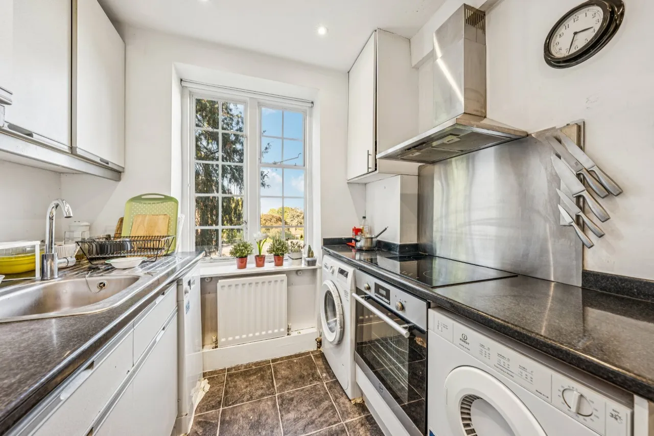 Selwyn House, Manor Fields, SW15, photo 6