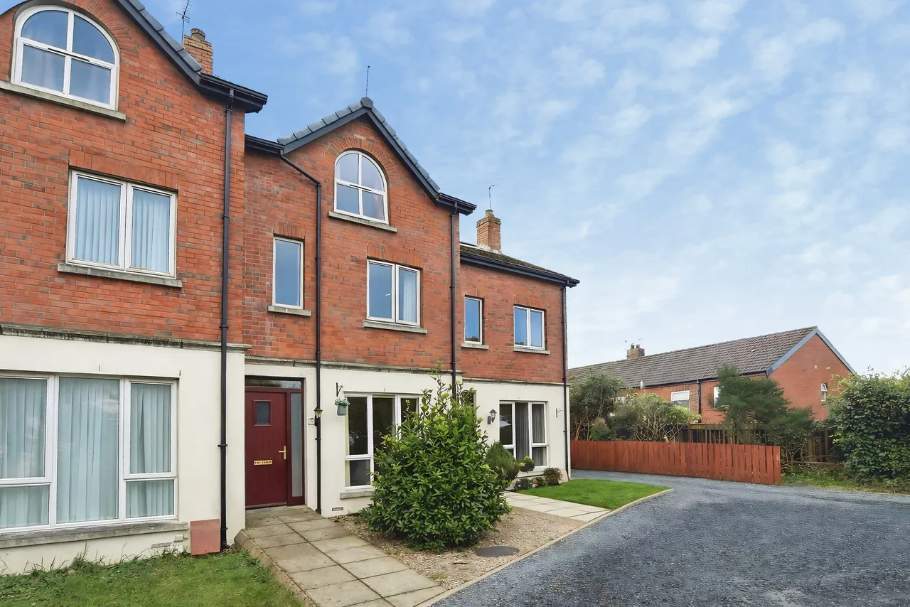 3 bed house for sale — The Close, Lisburn, BT27