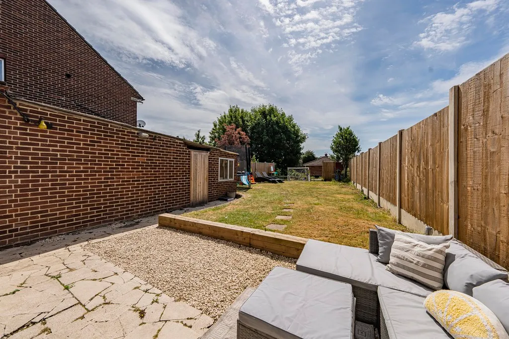 Lodge Close, Cowley, UB8, photo 2