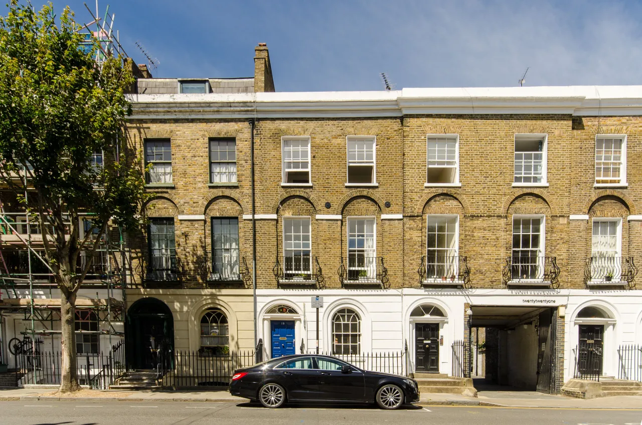 2 bed flat to rent — 19b River Street, London