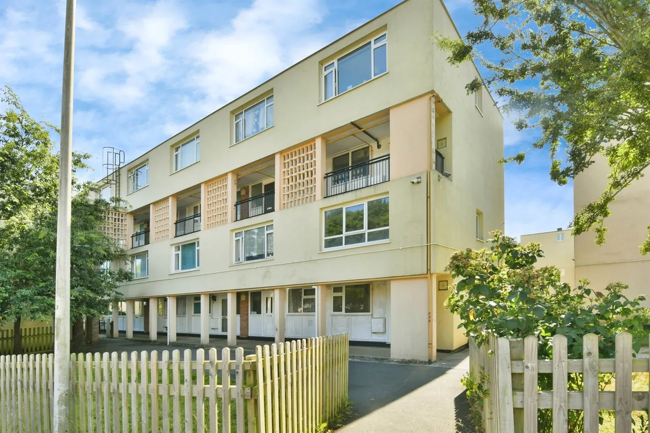 3 bed flat for sale — Dieppe Close, Plymouth
