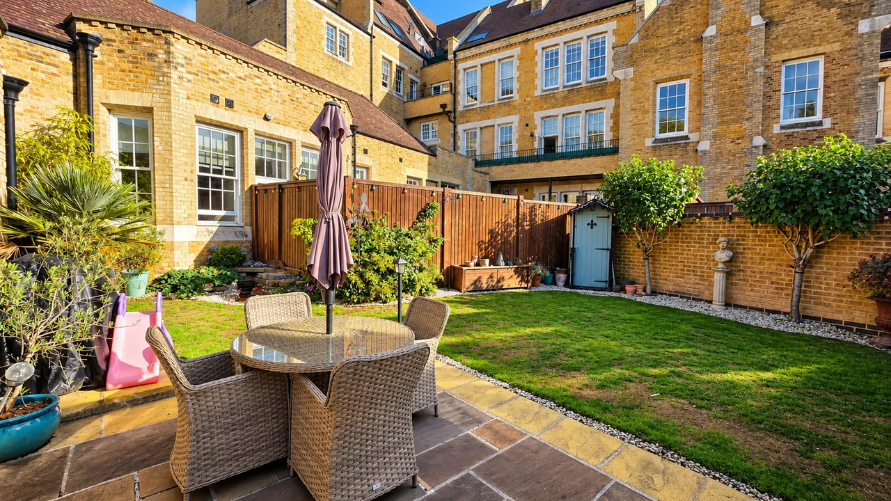 Chapel Drive, Dartford, DA2, photo 2