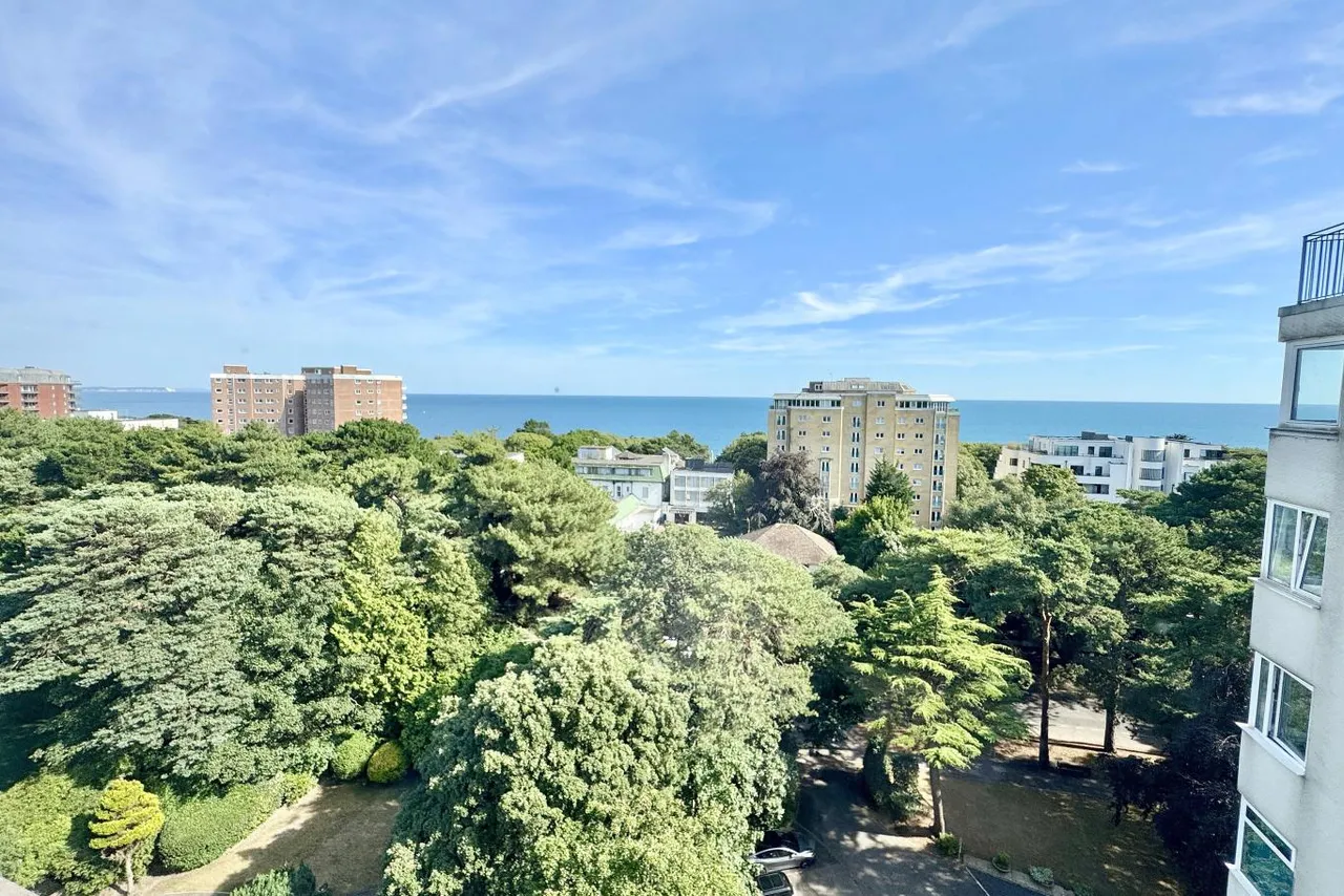 Colman Court, BH1, photo 13