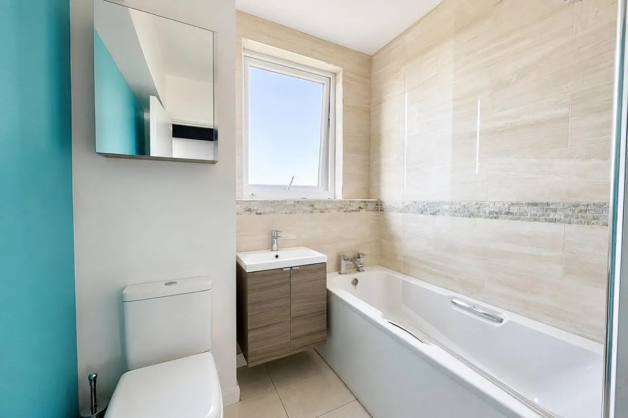 Colman Court, BH1, photo 12