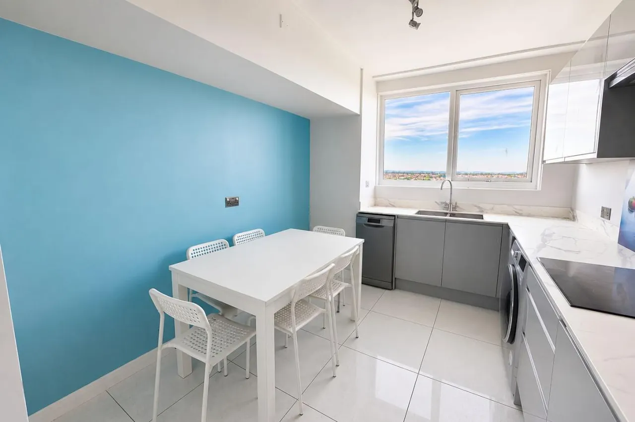 Colman Court, BH1, photo 7