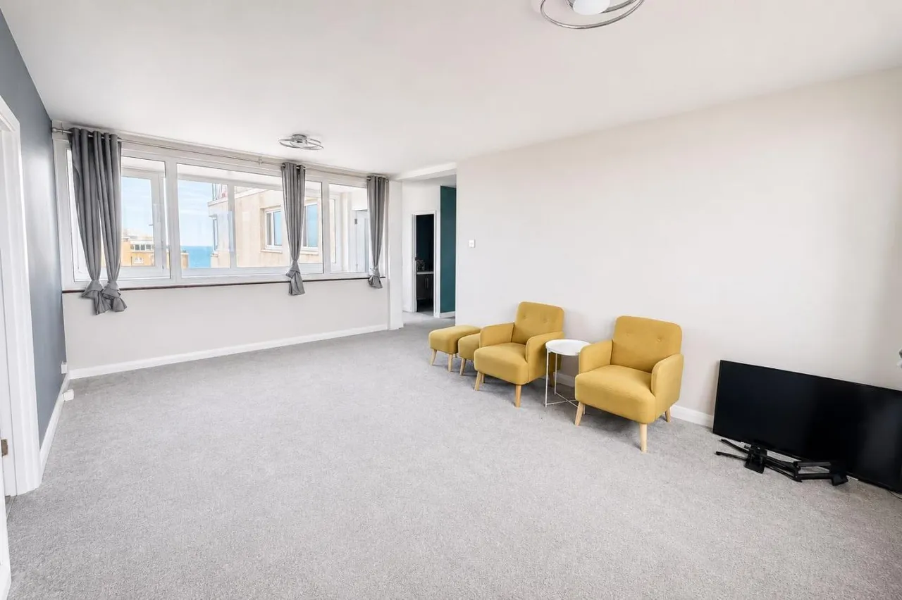 Colman Court, BH1, photo 6