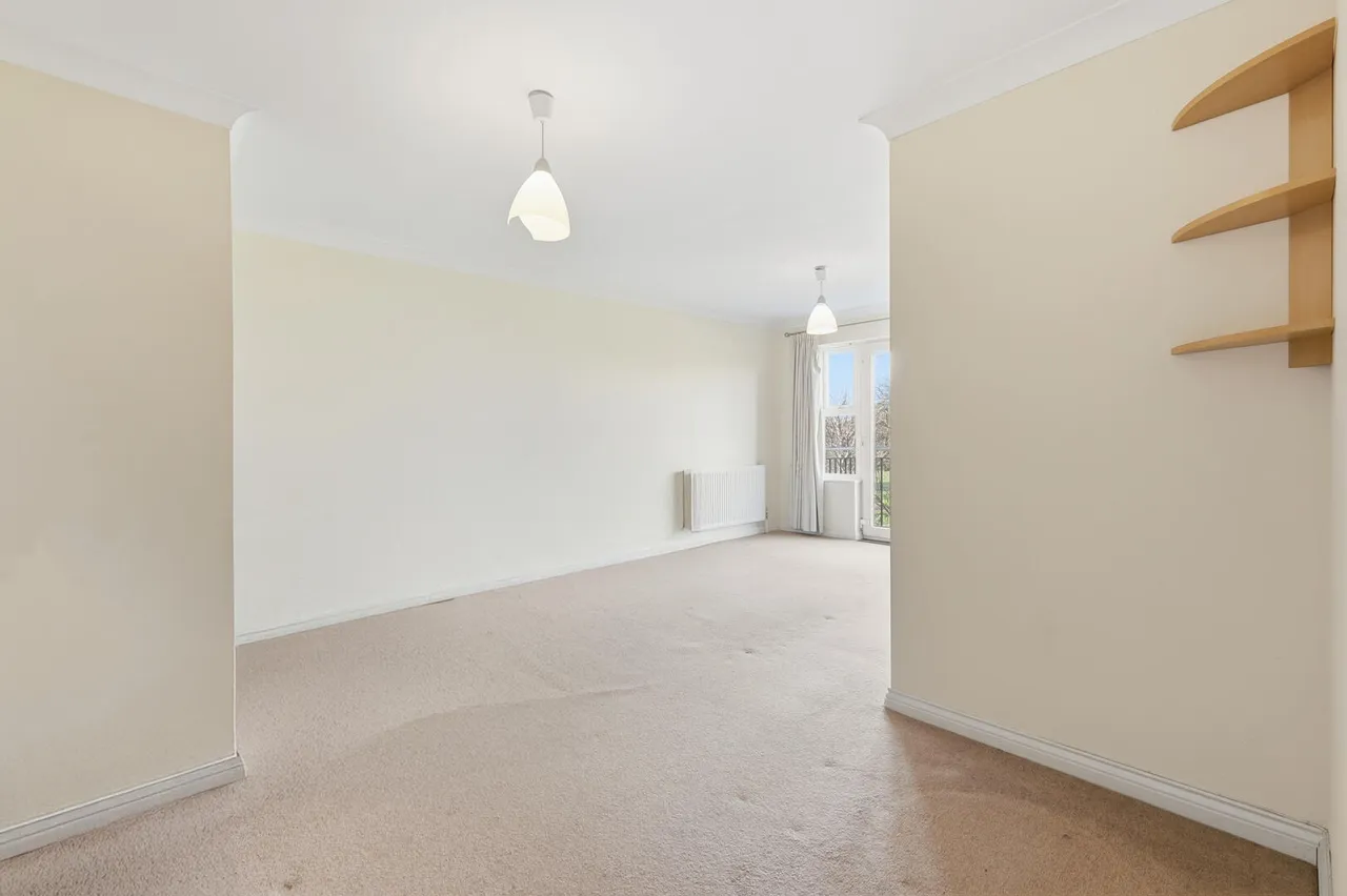 Cobham Close, Enfield, EN1, photo 2