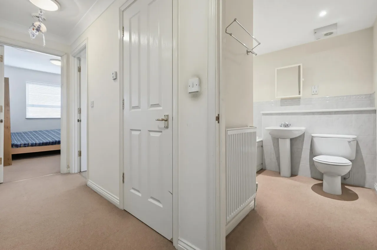 Cobham Close, Enfield, EN1, photo 18