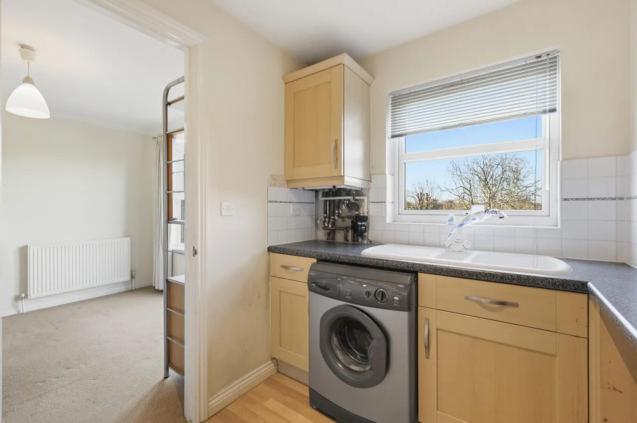 Cobham Close, Enfield, EN1, photo 19