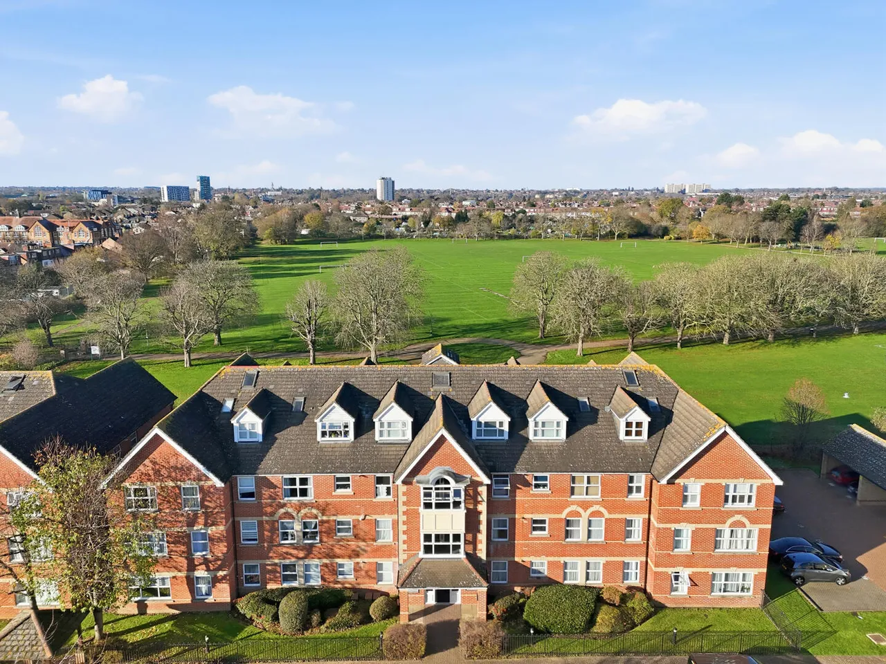 Cobham Close, Enfield, EN1, photo 12
