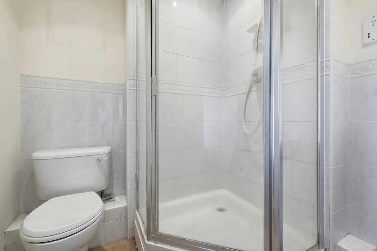 Cobham Close, Enfield, EN1, photo 17