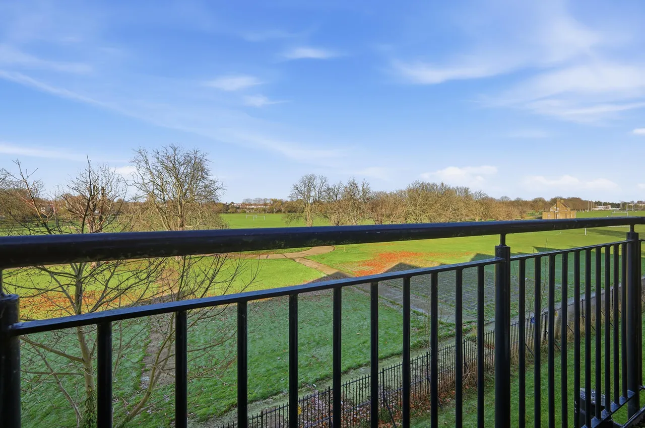 Cobham Close, Enfield, EN1, photo 21