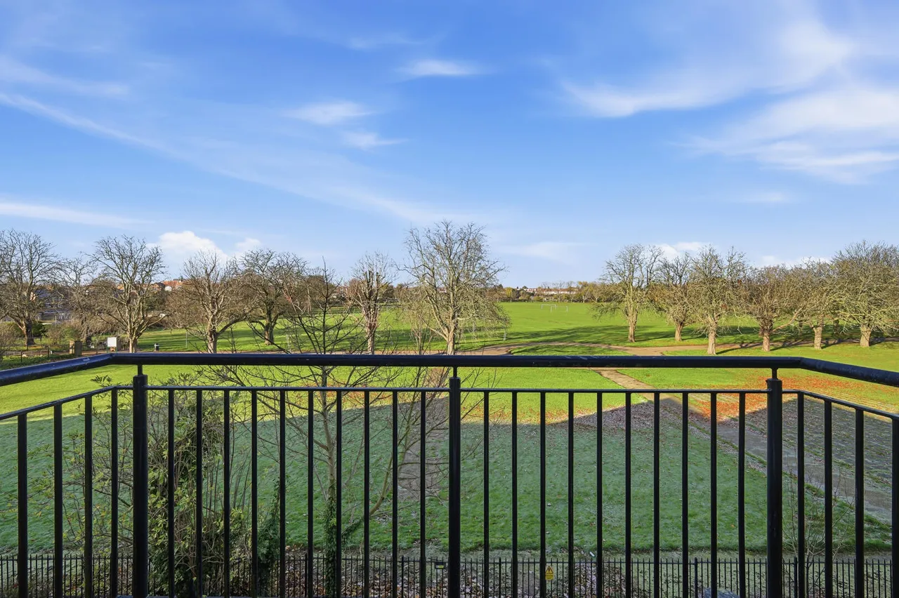 Cobham Close, Enfield, EN1, photo 5