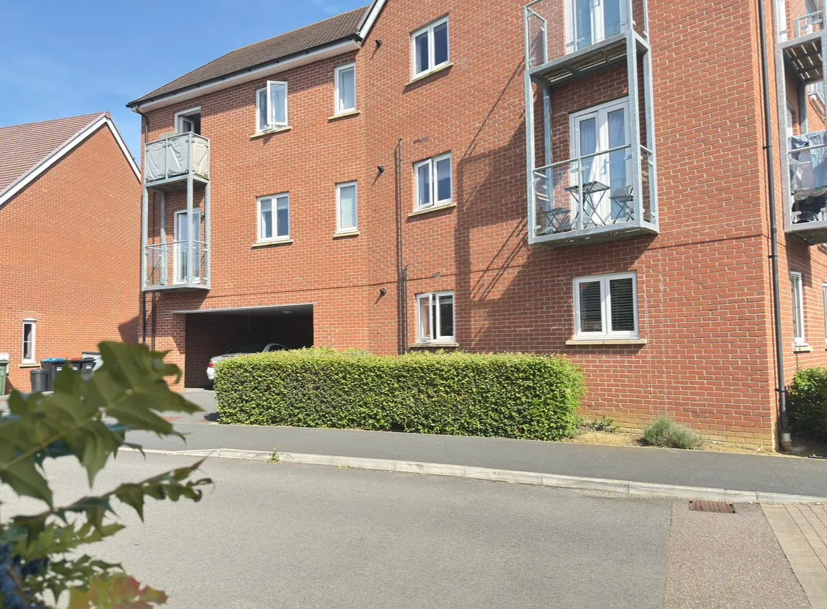 Santa Cruz Avenue, Bletchley, MK3, photo 12