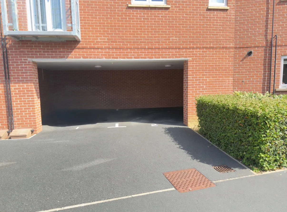 Santa Cruz Avenue, Bletchley, MK3, photo 3