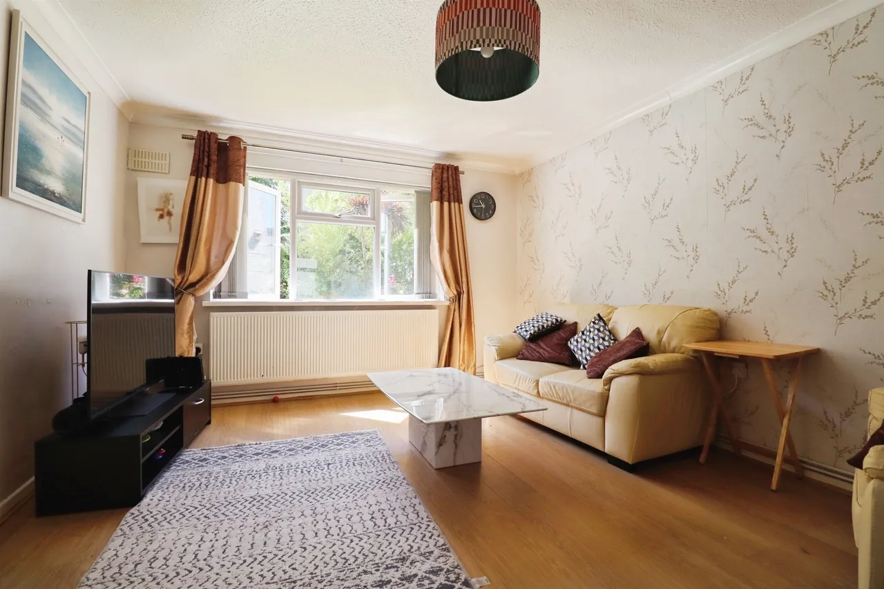 Suffolk Close, Porthcawl, CF36, photo 9