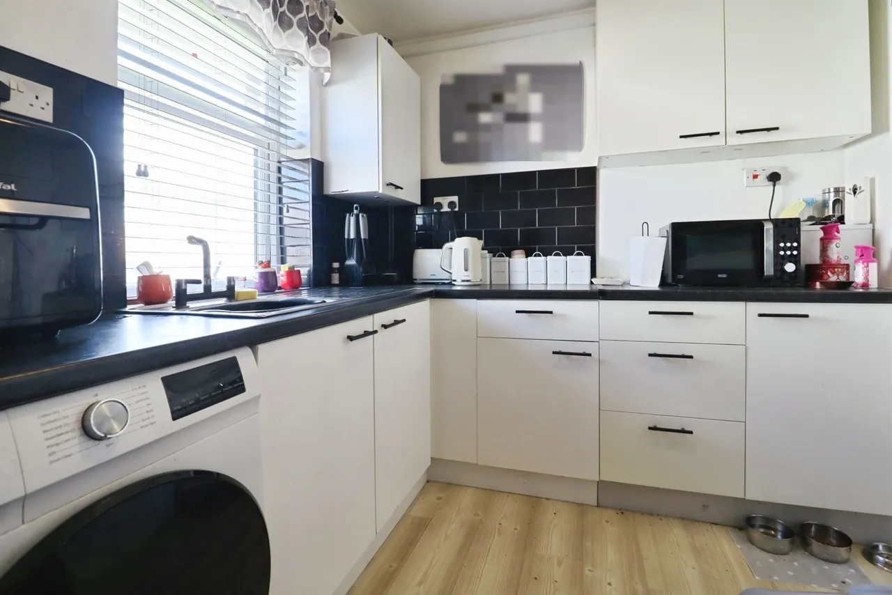 Suffolk Close, Porthcawl, CF36, photo 8