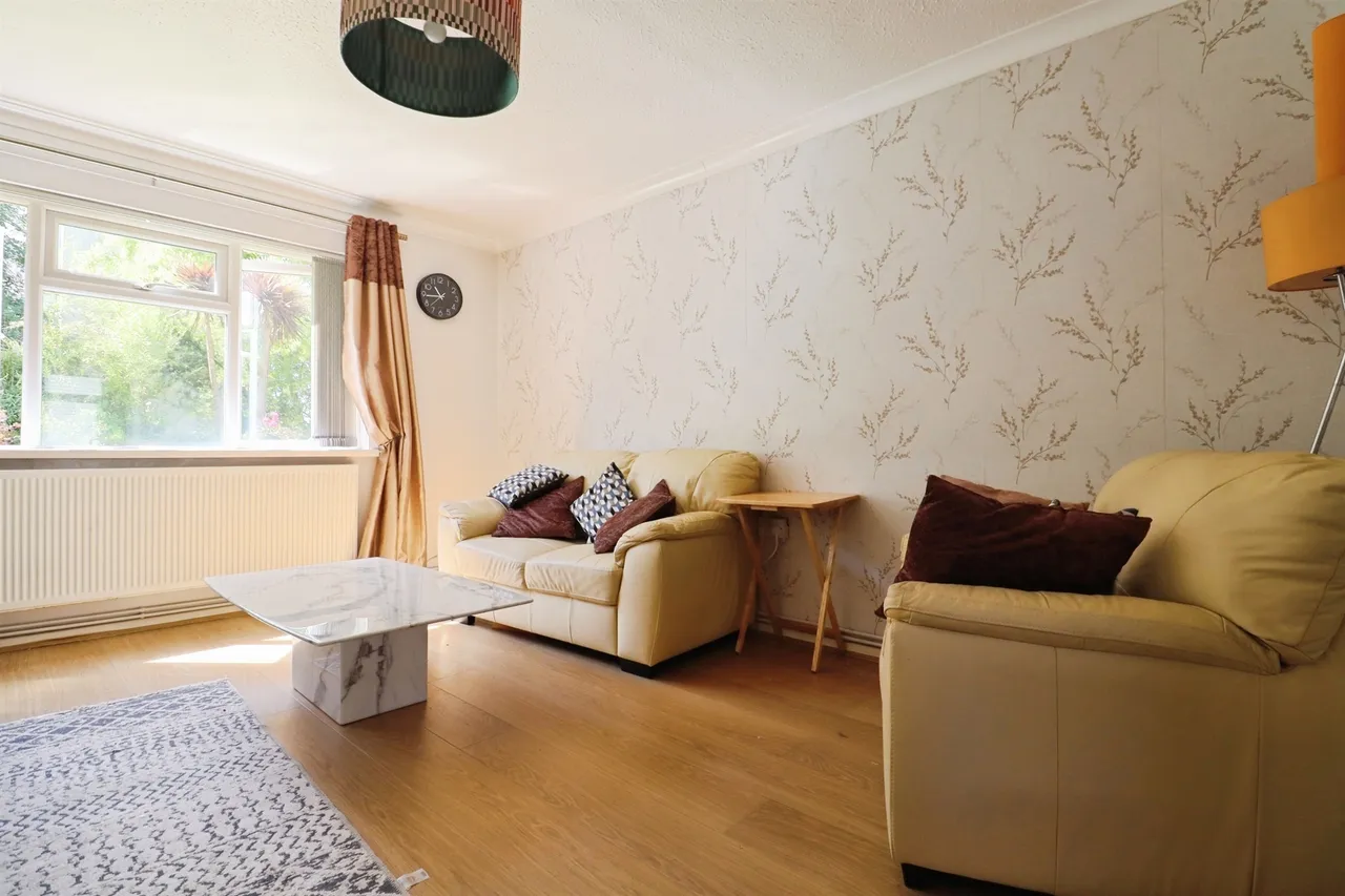 Suffolk Close, Porthcawl, CF36, photo 10