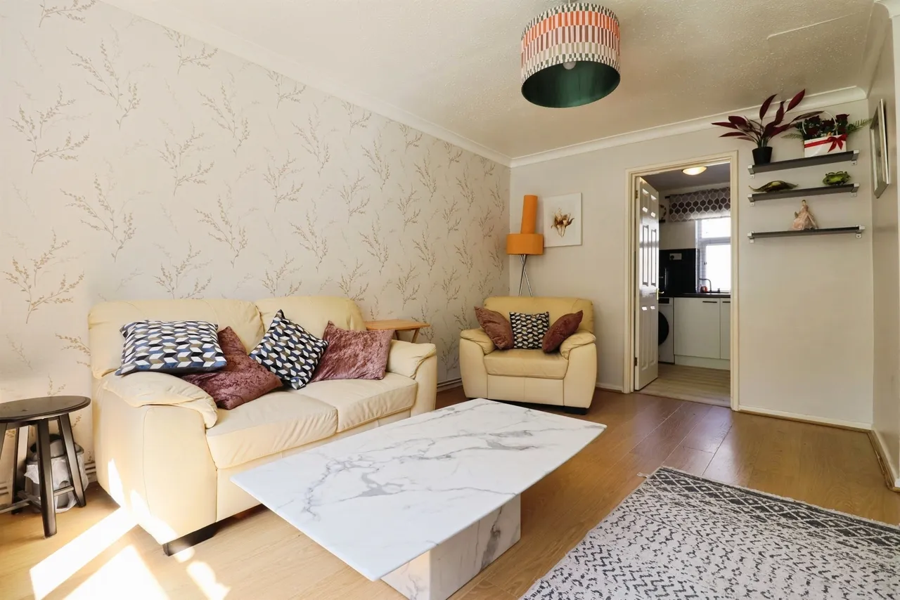 1 bed flat for sale, Suffolk Close, Porthcawl, CF36