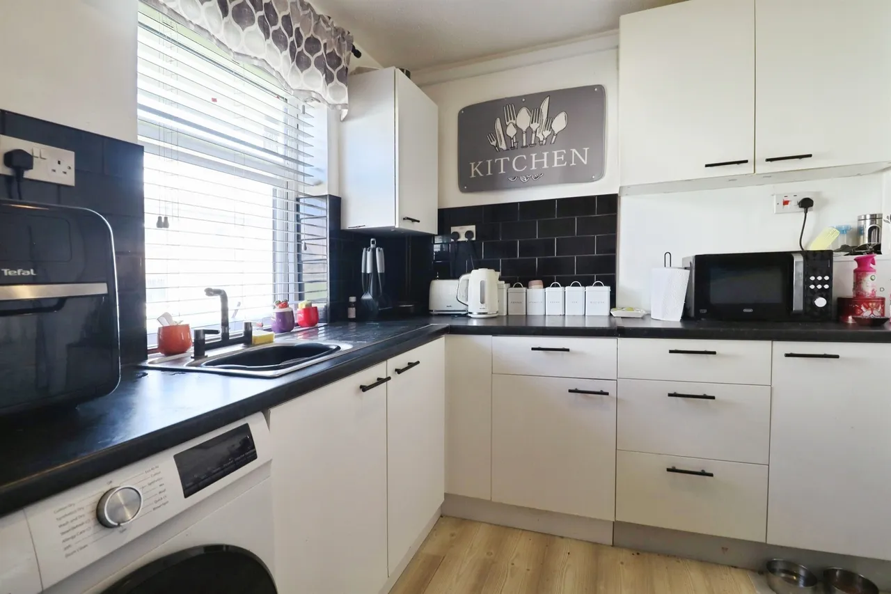 Suffolk Close, Porthcawl, CF36, photo 7
