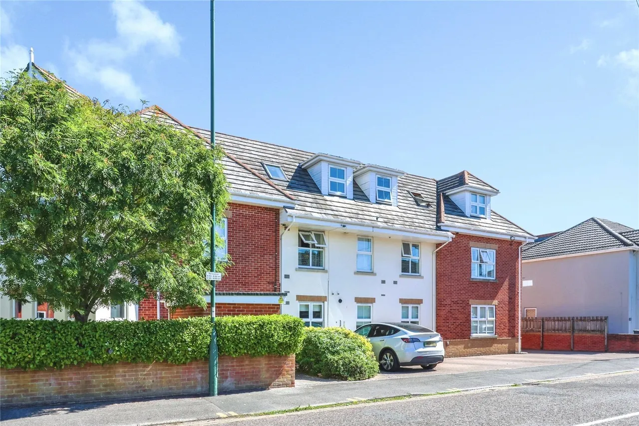 2 bed flat for sale, Capstone Road, Bournemouth, BH8