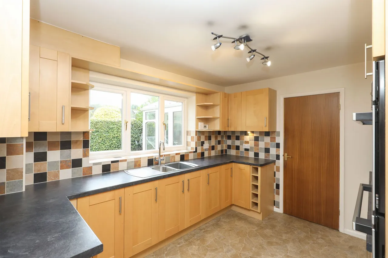 Moorland View Road, Chesterfield, S40, photo 9