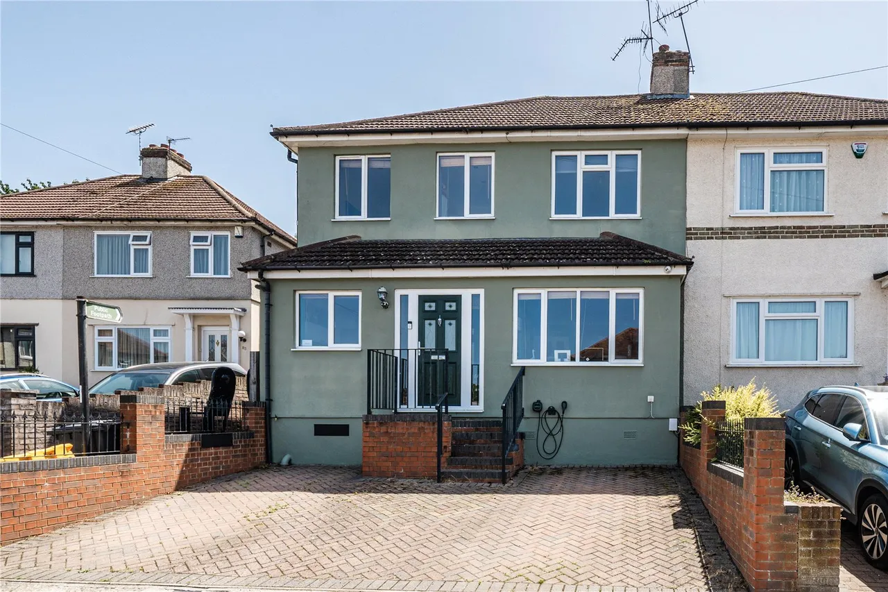 5 bed house for sale — Carsington Gardens, Wilmington, DA1
