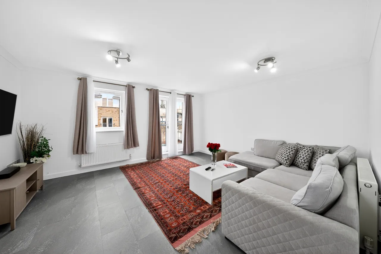4 bed house for sale, Fairclough Close, Northolt, UB5