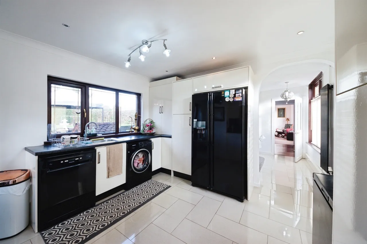Haslucks Green Road, Shirley, B90, photo 4