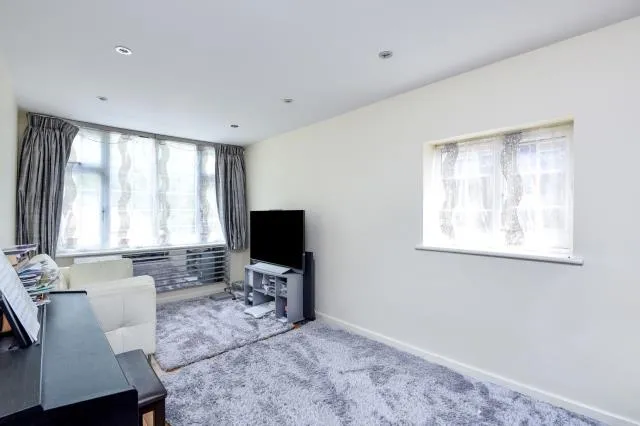 Hendon Avenue, London, N3, photo 3