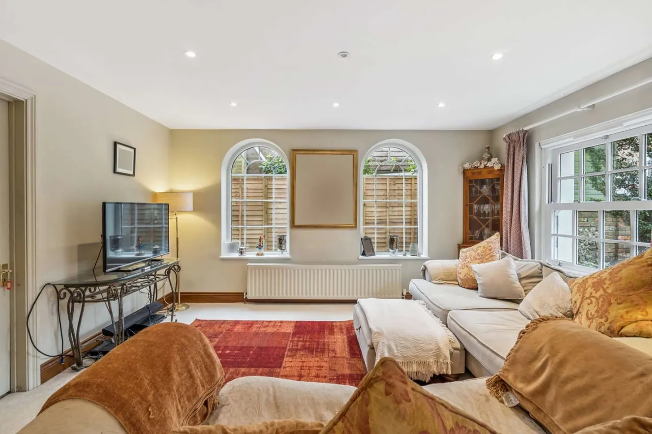 Rose Cottages, The Hill, Winchmore Hill, Amersham, HP7 0NJ, photo 9