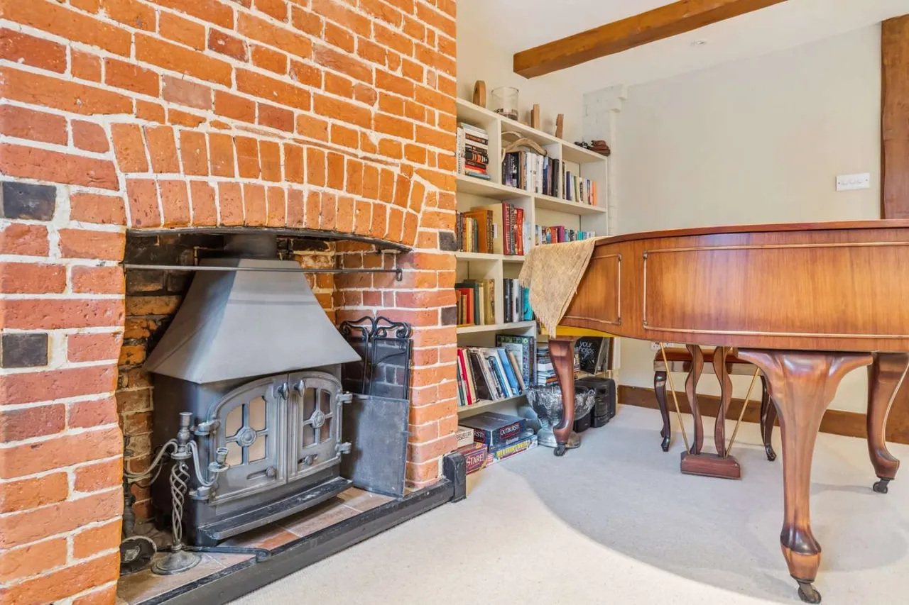 Rose Cottages, The Hill, Winchmore Hill, Amersham, HP7 0NJ, photo 8