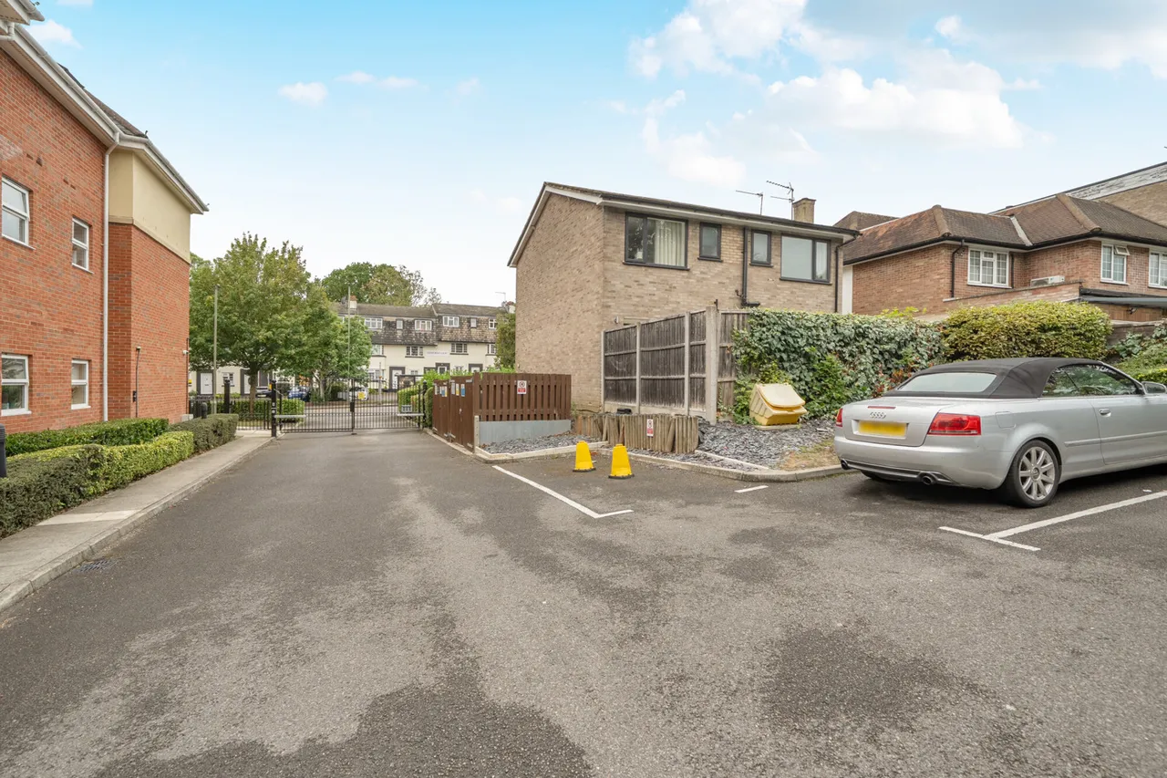 Stonegrove, Edgware, HA8, photo 11