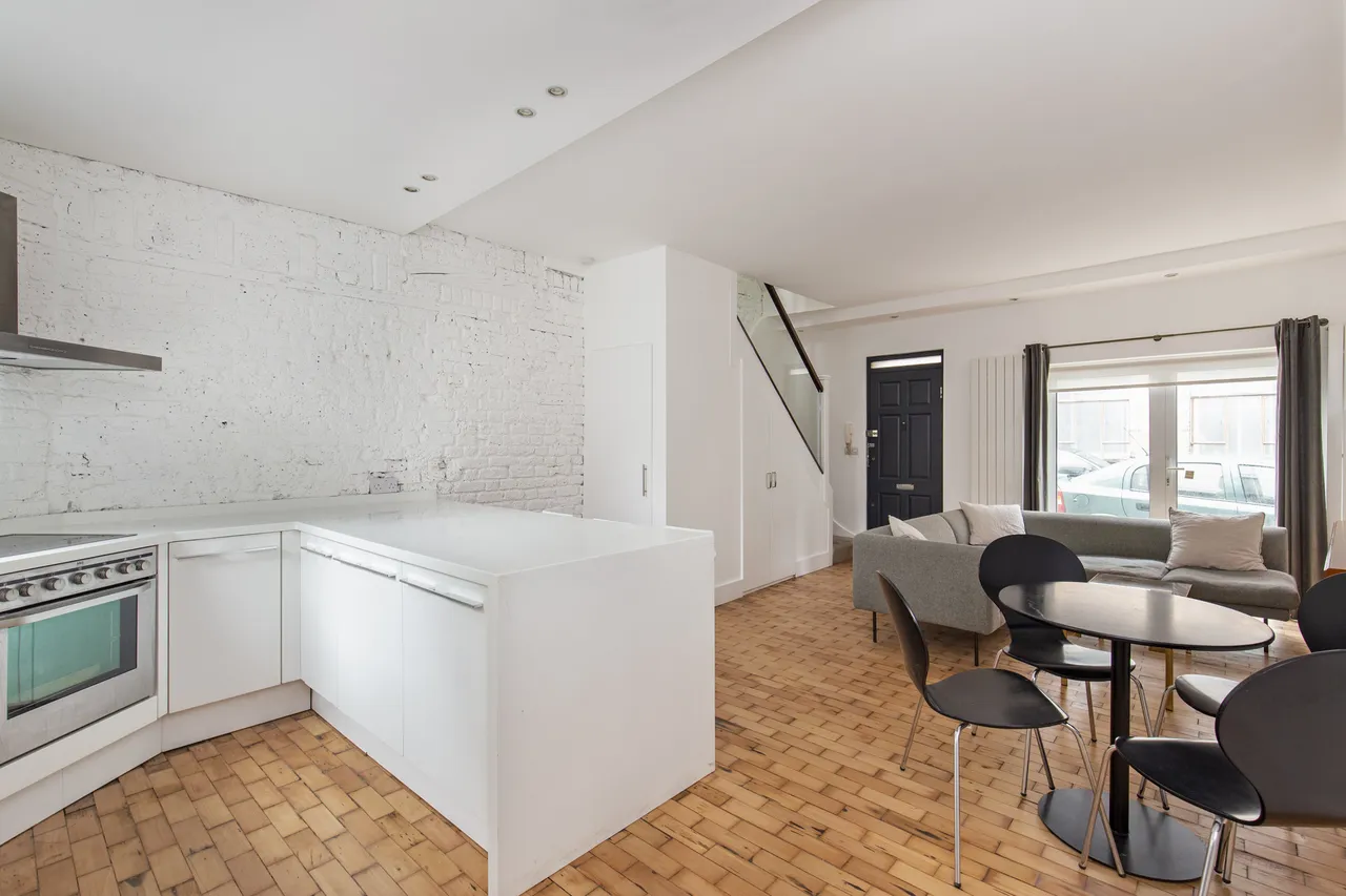 Bradbury Mews, London, N16, photo 3