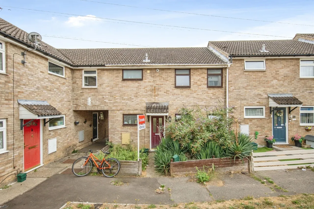 4 bed house for sale — Titania Close, Colchester