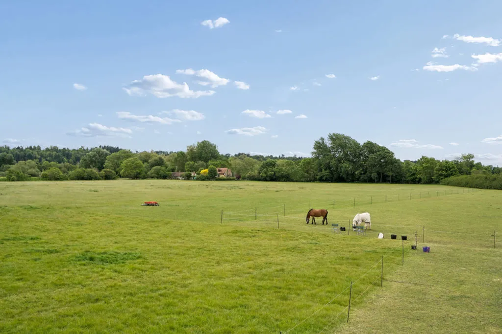 Sutton Road Cookham, Maidenhead SL6 9QX, photo 2