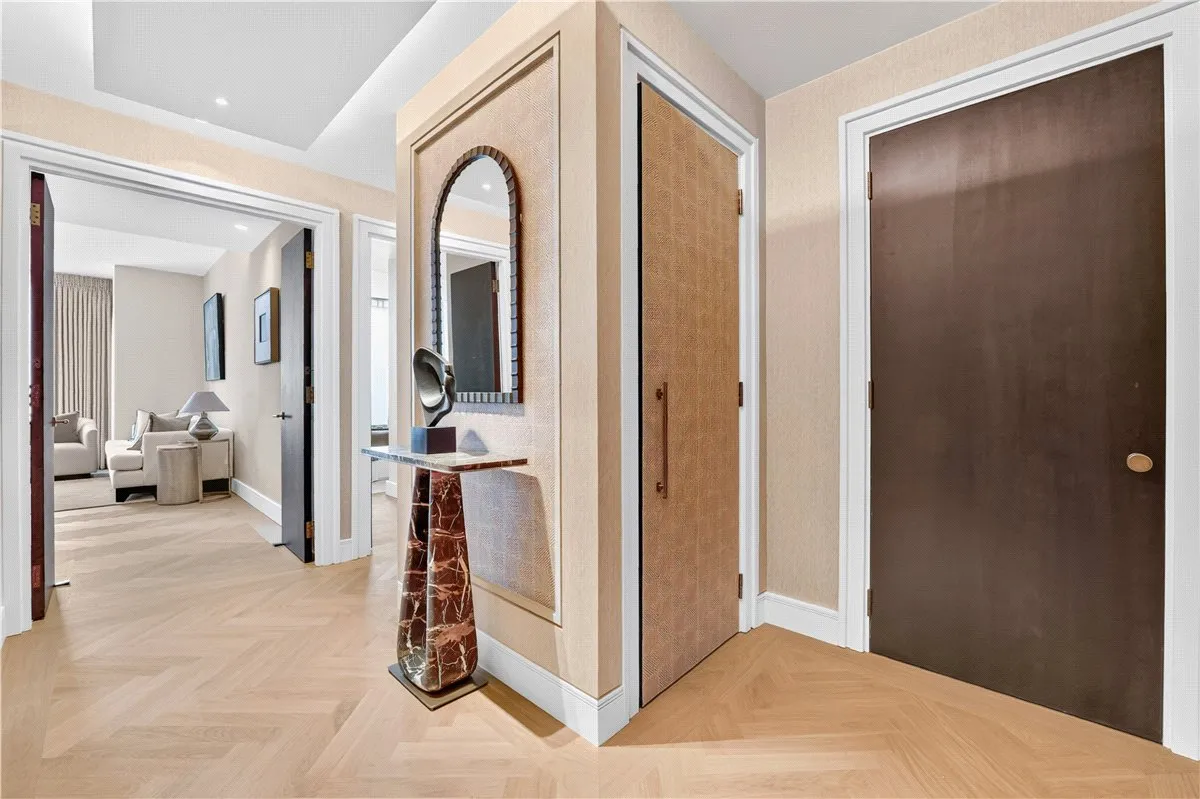 Brompton Road, Knightsbridge, SW3, photo 17