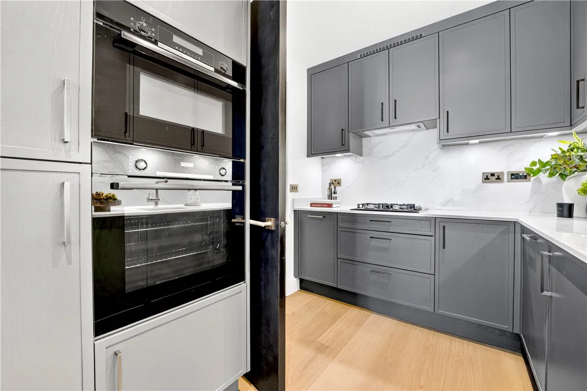 Brompton Road, Knightsbridge, SW3, photo 12