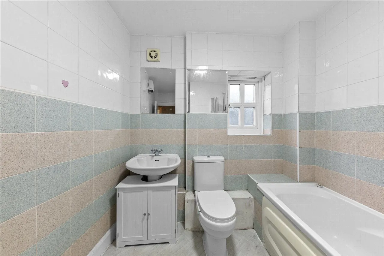 Fuller Close, London, E2, photo 7