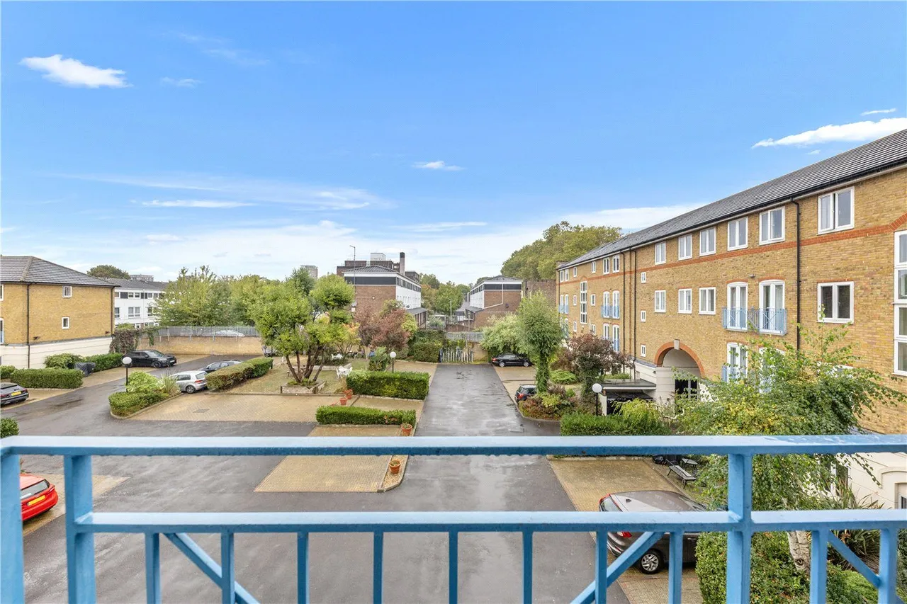 Fuller Close, London, E2, photo 5